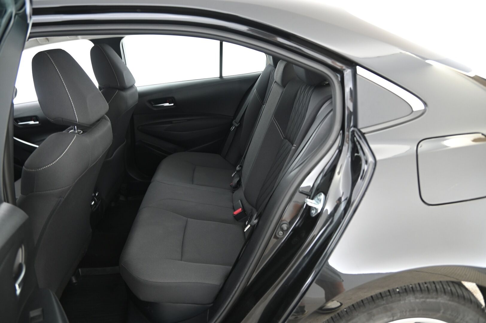 Toyota Corolla 2021 Sedan 1,8 Hybrid Active Edition *ACC / Koukku / Digimittari / Ratinlämmitin / Navi / LED / Lohko* - 1-om. Suomiauto / Merkkihuollettu / Kahdet hyvät renkaat