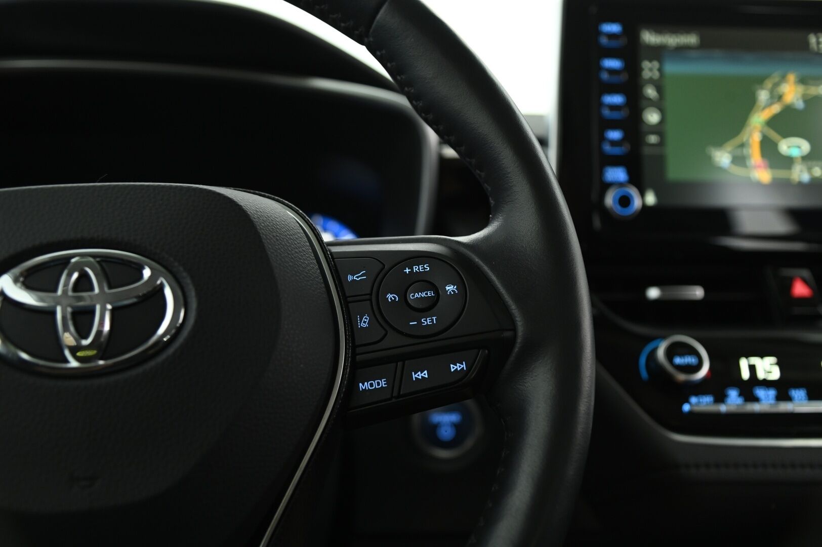 Toyota Corolla 2021 Sedan 1,8 Hybrid Active Edition *ACC / Koukku / Digimittari / Ratinlämmitin / Navi / LED / Lohko* - 1-om. Suomiauto / Merkkihuollettu / Kahdet hyvät renkaat