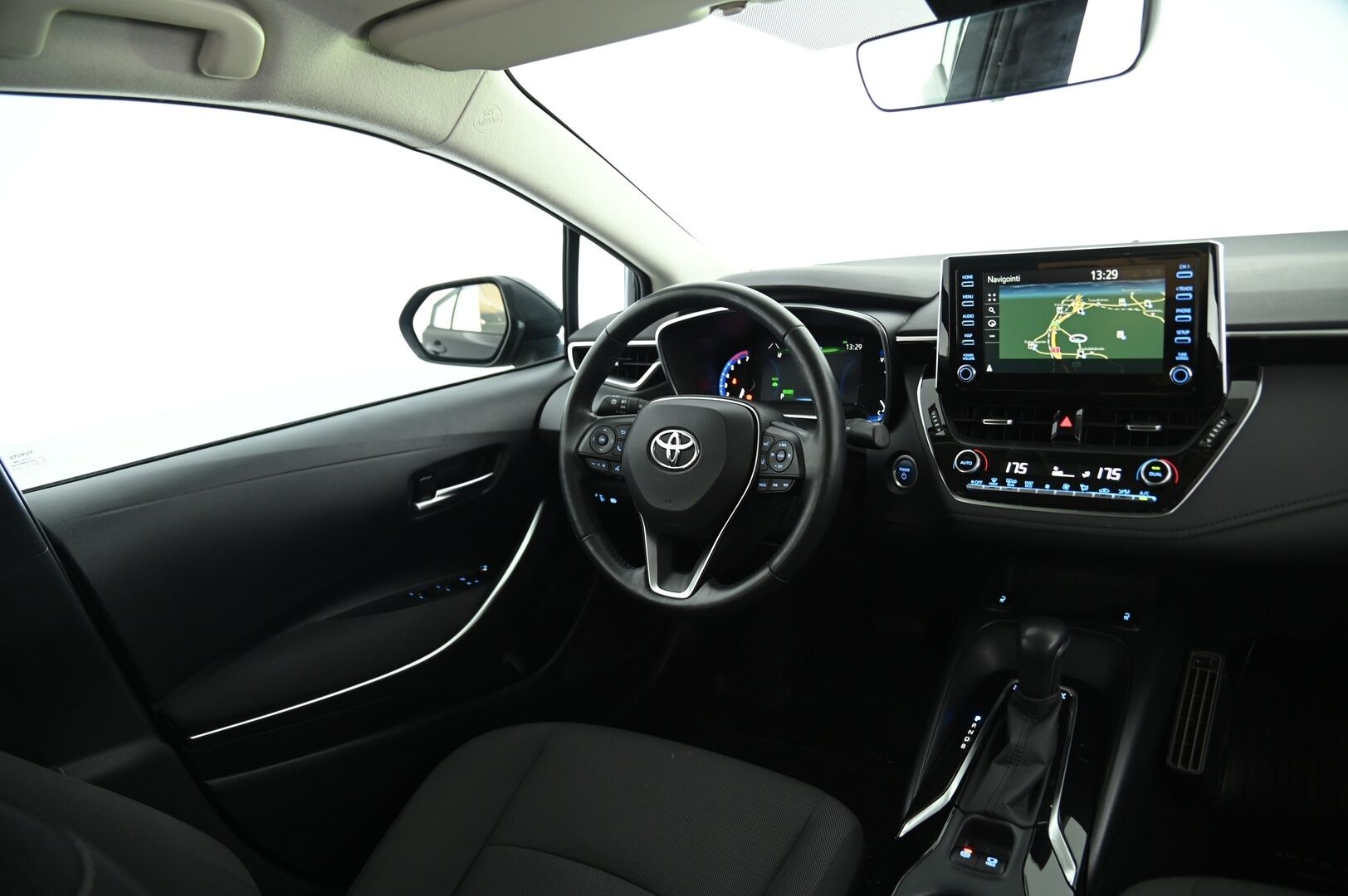Toyota Corolla 2021 Sedan 1,8 Hybrid Active Edition *ACC / Koukku / Digimittari / Ratinlämmitin / Navi / LED / Lohko* - 1-om. Suomiauto / Merkkihuollettu / Kahdet hyvät renkaat
