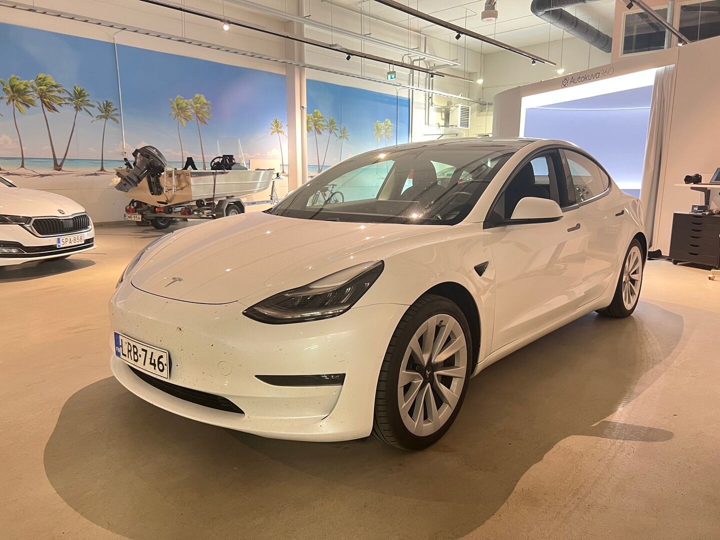 TESLA MODEL 3 2021 Long Range Dual Motor AWD *Autopilot / ACC / P. kamera / Nahkasisusta / Vetokoukku*