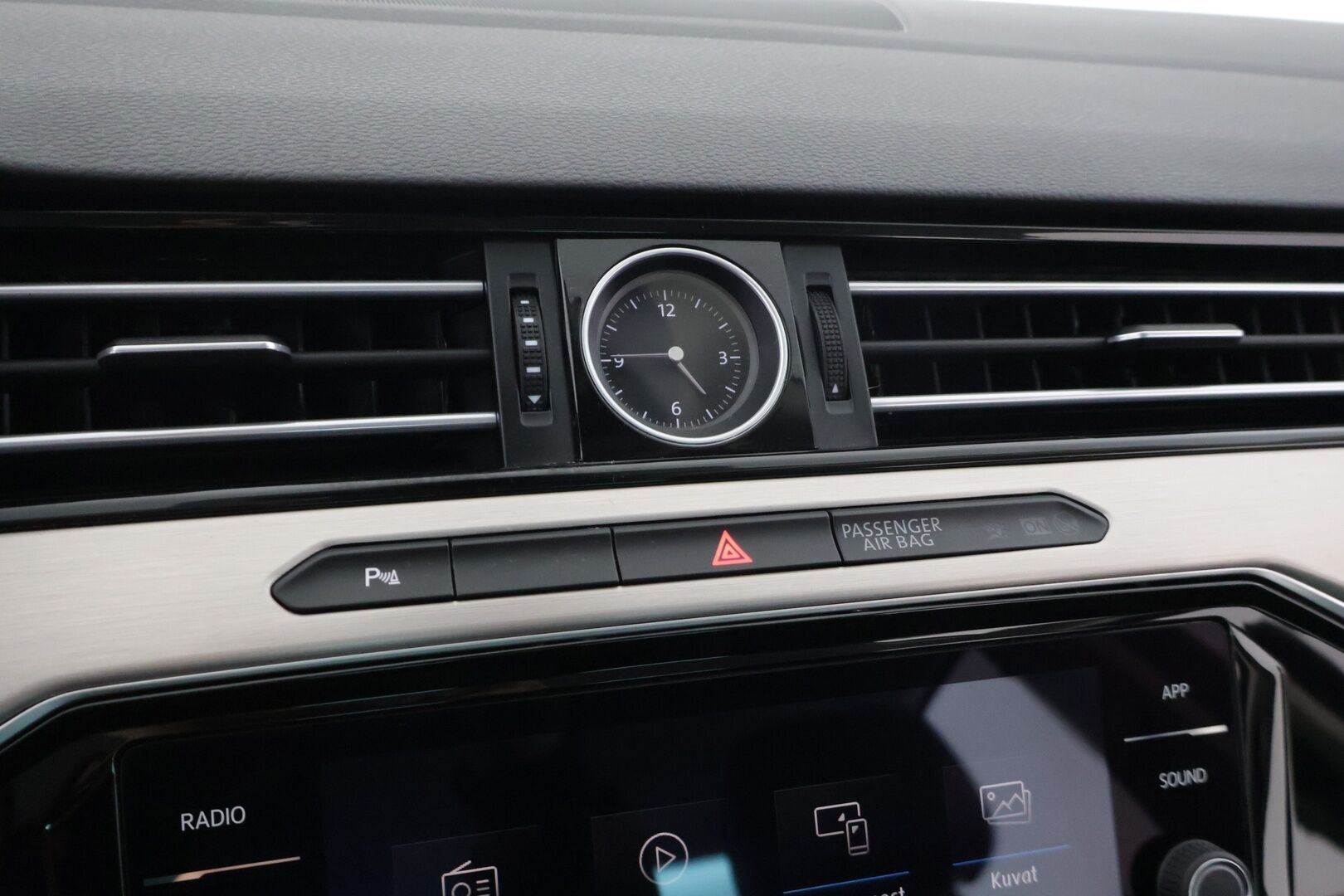 Volkswagen Passat 2018 Sedan GTE Plug-In Hybrid 160 kW (218 hv) DSG - ACC / Vetokoukku / Lohko Sisäpistokkeella / Siisti! 