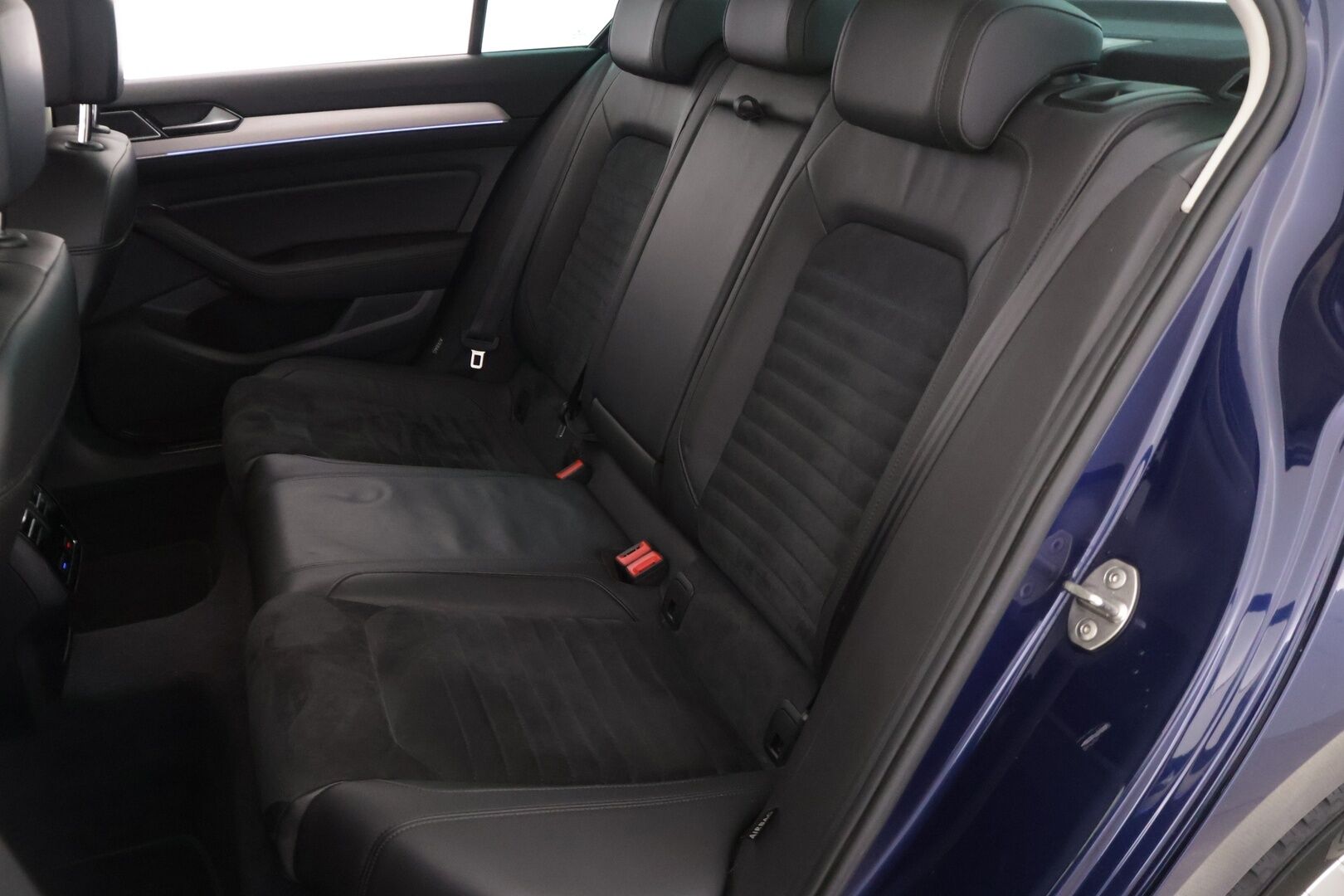 Volkswagen Passat 2018 Sedan GTE Plug-In Hybrid 160 kW (218 hv) DSG - ACC / Vetokoukku / Lohko Sisäpistokkeella / Siisti! 