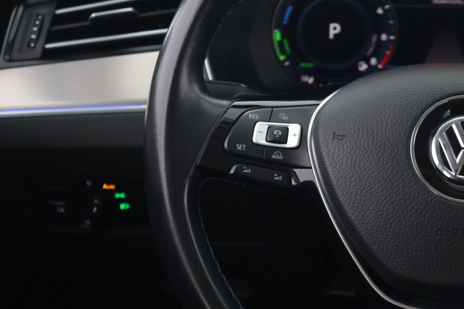 Volkswagen Passat 2018 Sedan GTE Plug-In Hybrid 160 kW (218 hv) DSG - ACC / Vetokoukku / Lohko Sisäpistokkeella / Siisti! 