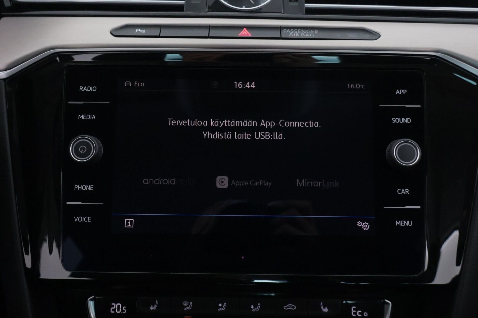 Volkswagen Passat 2018 Sedan GTE Plug-In Hybrid 160 kW (218 hv) DSG - ACC / Vetokoukku / Lohko Sisäpistokkeella / Siisti! 