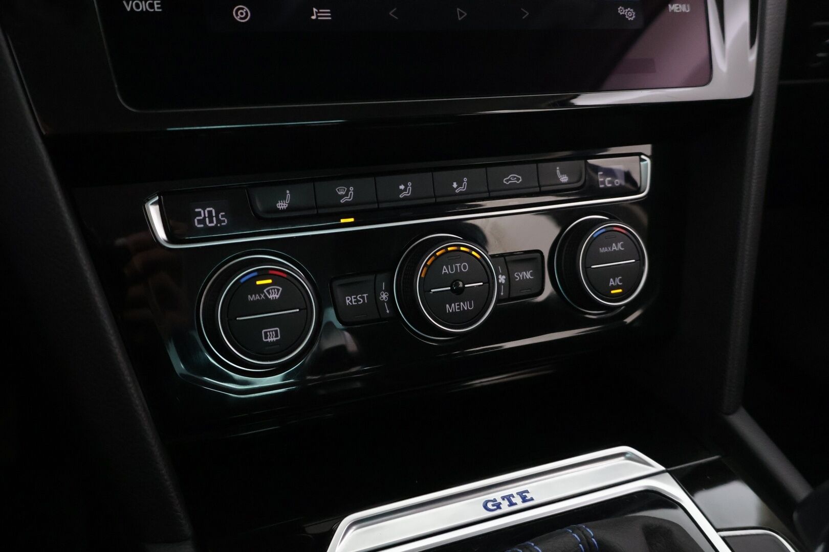 Volkswagen Passat 2018 Sedan GTE Plug-In Hybrid 160 kW (218 hv) DSG - ACC / Vetokoukku / Lohko Sisäpistokkeella / Siisti! 