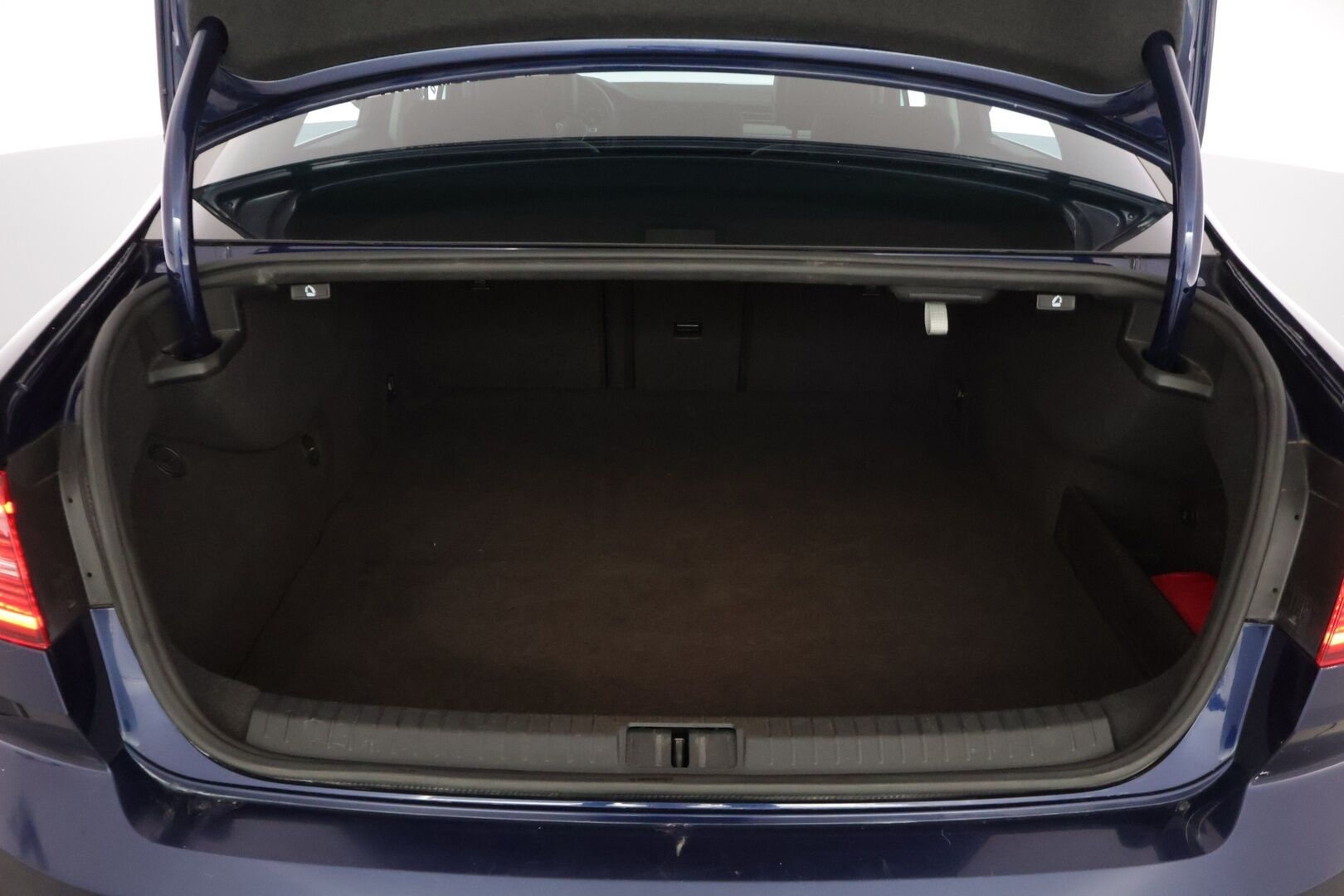 Volkswagen Passat 2018 Sedan GTE Plug-In Hybrid 160 kW (218 hv) DSG - ACC / Vetokoukku / Lohko Sisäpistokkeella / Siisti! 