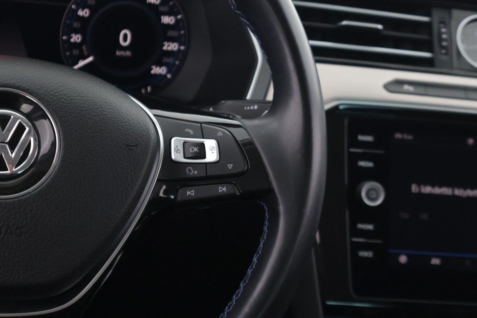 Volkswagen Passat 2018 Sedan GTE Plug-In Hybrid 160 kW (218 hv) DSG - ACC / Vetokoukku / Lohko Sisäpistokkeella / Siisti! 