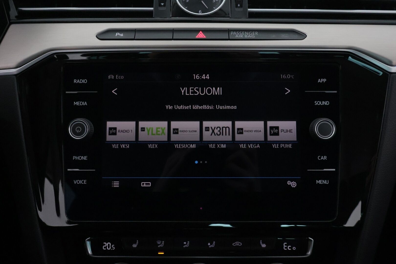 Volkswagen Passat 2018 Sedan GTE Plug-In Hybrid 160 kW (218 hv) DSG - ACC / Vetokoukku / Lohko Sisäpistokkeella / Siisti! 