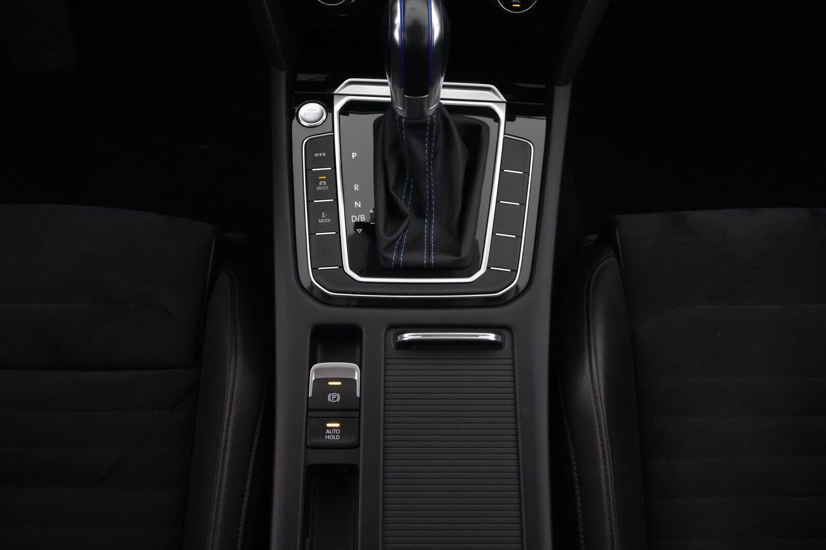 Volkswagen Passat 2018 Sedan GTE Plug-In Hybrid 160 kW (218 hv) DSG - ACC / Vetokoukku / Lohko Sisäpistokkeella / Siisti! 