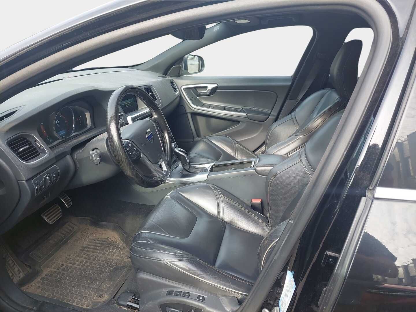 Volvo V60 2016 D6 AWD Twin Engine R-Design - YritysOutlet - Myydään vain yrityksille - *Vakionopeudensäädin | Kuljettajan istuin muistilla | Vetokoukku | Navigointi*
