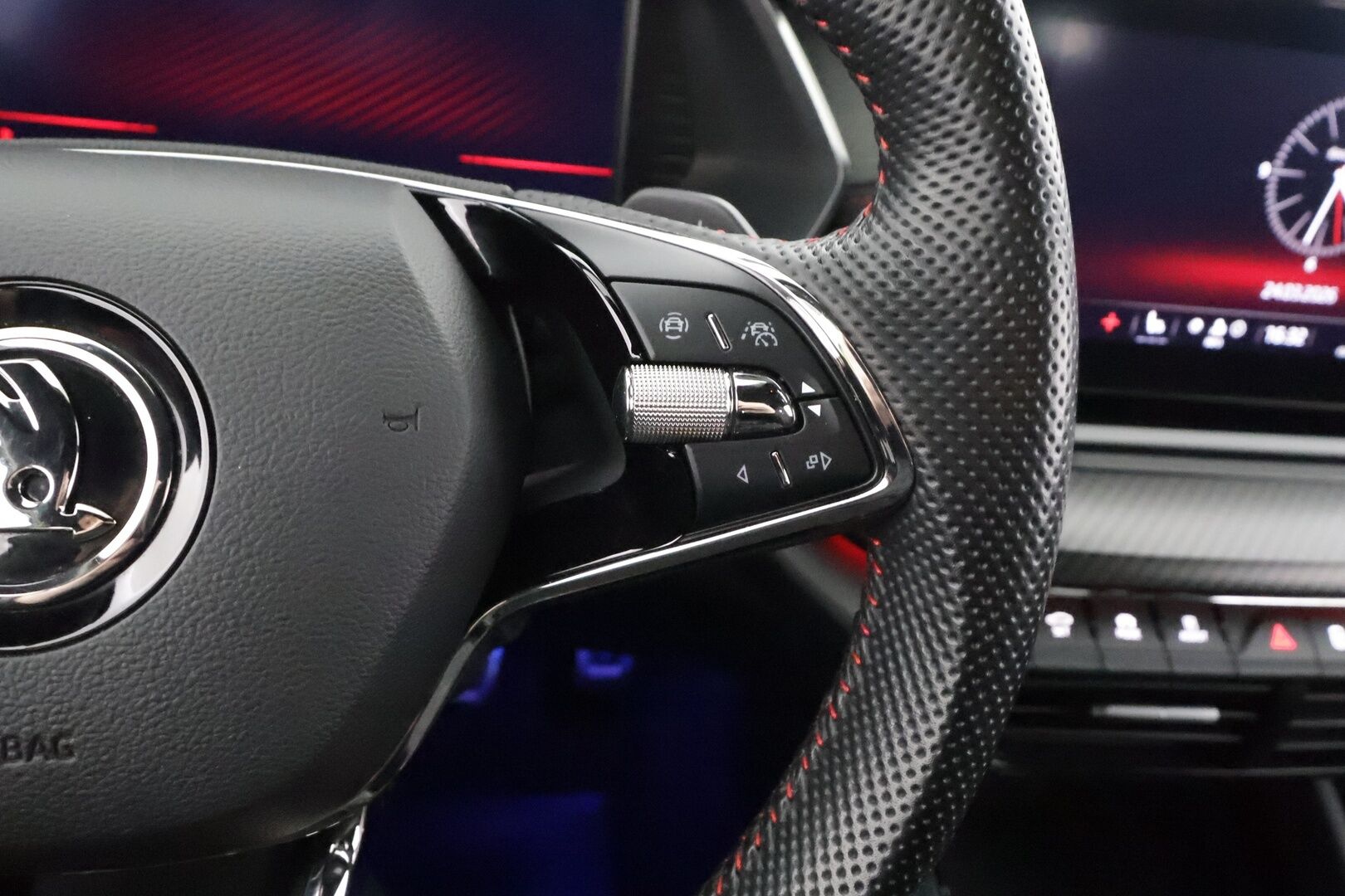 Skoda Octavia 2022 2.0 TSI RS DSG * ACC / Webasto / Matrix-LED /  P.kamera / Apple&Android * - Merkkihuollettu / Suomi-auto / Kahdet Renkaat