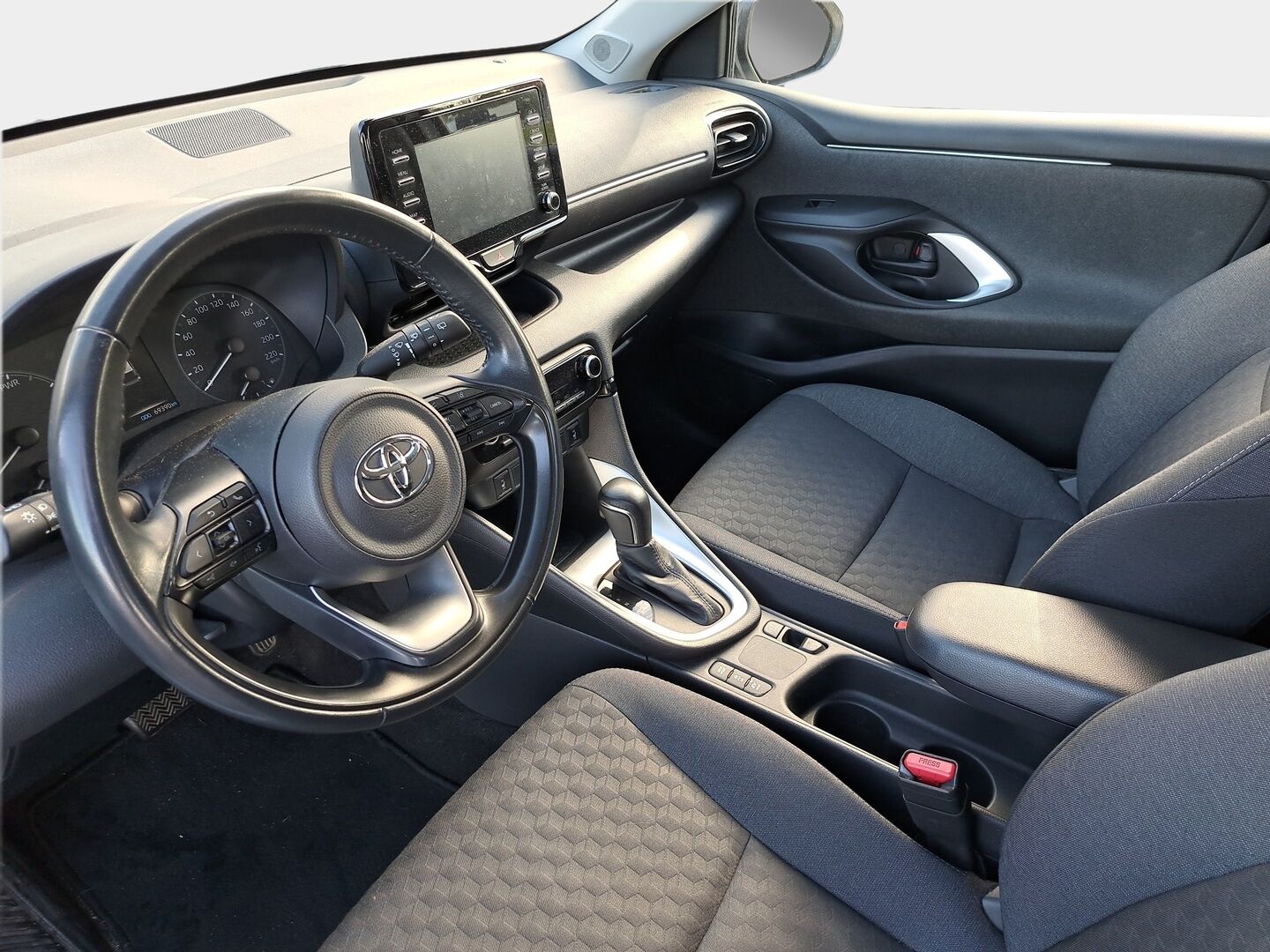Toyota Yaris 2022 1,5 Hybrid Active - | 2.om suomi-auto | Adaptiivinen vakkari | Lohkolämmitin | Peruutuskamera | 2x renkaat vanteilla | 