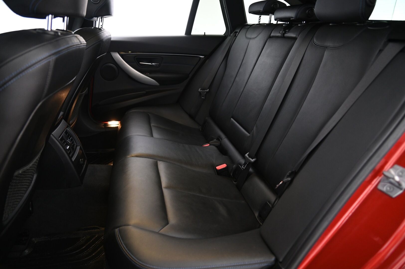 BMW 320 2019 F31 Touring 320d A xDrive M Sport *LCI / Prof.Navi / Hifit / Sporttinahat / Tutkat / Lämpöratti / LED* - *Näyttävä metalliväri! / Koukku / Lohko / 2x Renkaat*
