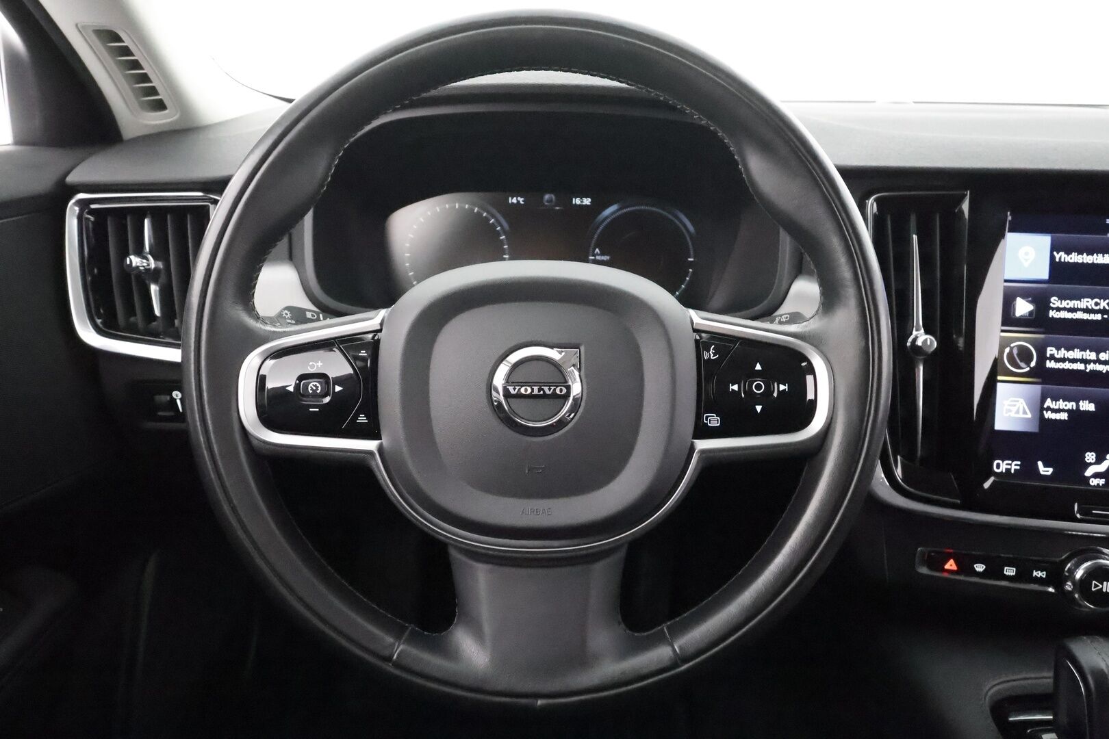 Volvo V90 2020 T8 AWD Business aut * Webasto / Koukku / ACC / LED / P.Tutkat / Navi / Kaistavahti * - Kahdet renkaat aluvanteilla 