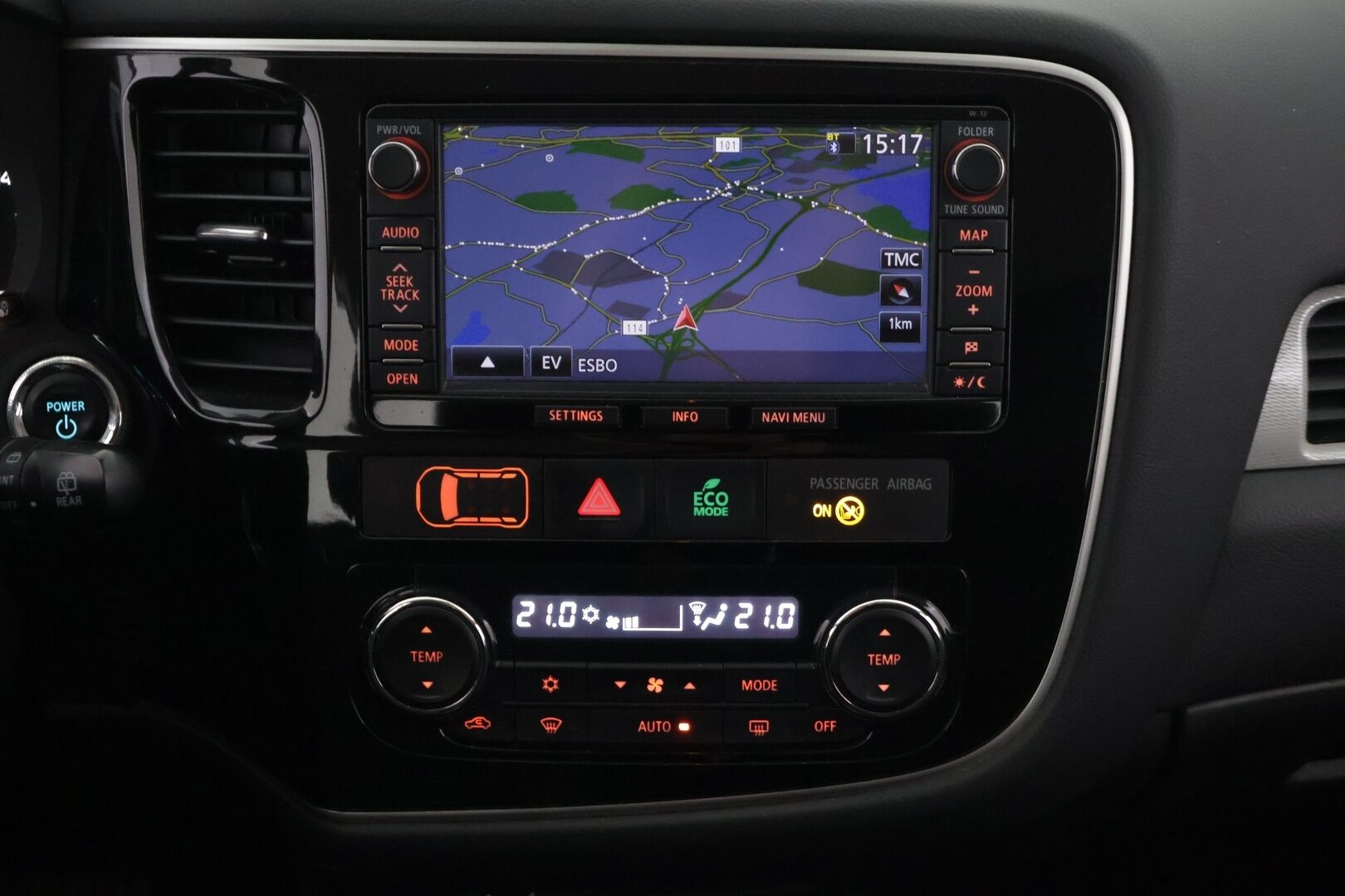 Mitsubishi OUTLANDER PHEV 2015 12kwh 4WD 5P *YritysOutlet - Myydään vain yrityksille* - *Koukku / P-Kamera / Keyless / Osanahka penkit / Navi / Cruise *