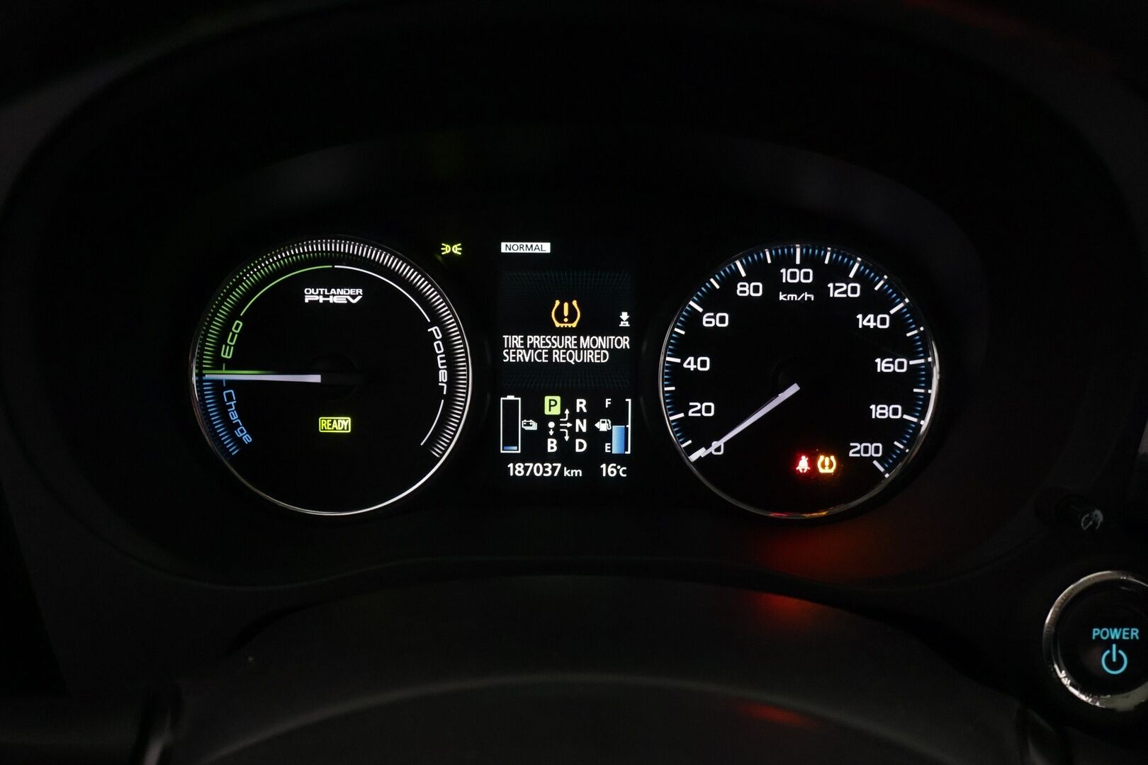 Mitsubishi OUTLANDER PHEV 2015 12kwh 4WD 5P *YritysOutlet - Myydään vain yrityksille* - *Koukku / P-Kamera / Keyless / Osanahka penkit / Navi / Cruise *