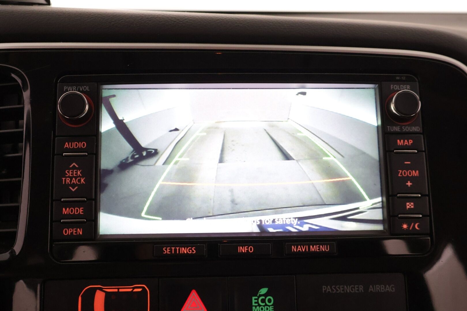 Mitsubishi OUTLANDER PHEV 2015 12kwh 4WD 5P *YritysOutlet - Myydään vain yrityksille* - *Koukku / P-Kamera / Keyless / Osanahka penkit / Navi / Cruise *