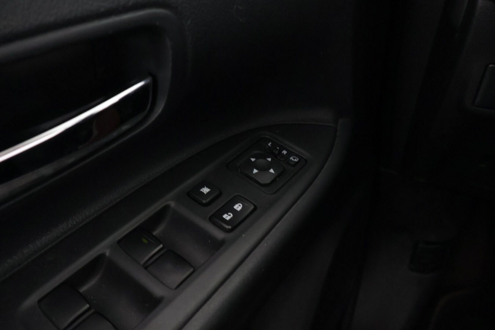 Mitsubishi OUTLANDER PHEV 2015 12kwh 4WD 5P *YritysOutlet - Myydään vain yrityksille* - *Koukku / P-Kamera / Keyless / Osanahka penkit / Navi / Cruise *