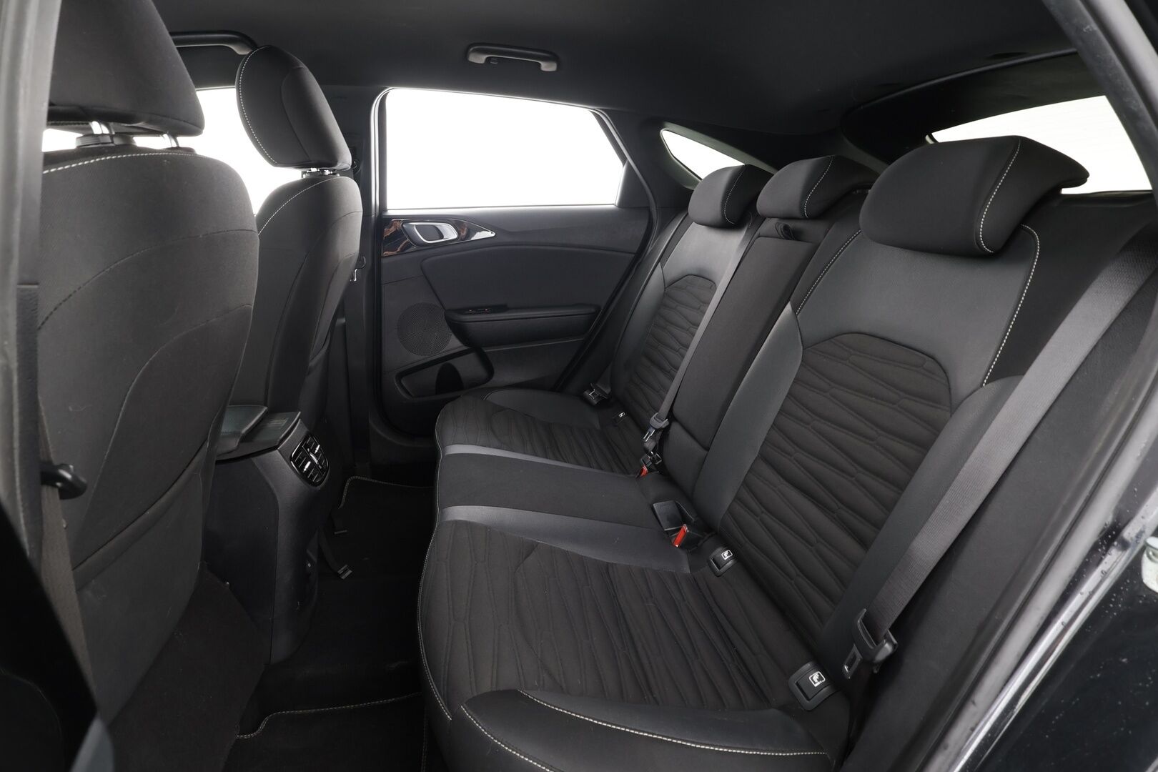 Kia ProCeed 2022 ProCeed 1.0 T-GDi 120hv GT-Line * Vakkari / P.kamera / LED-lisävalo / Lohko / Navi / Puolinahat * - 1.Om Suomi-auto / Kahdet renkaat aluvanteilla / Merkkihuollettu / Juuri katsastettu