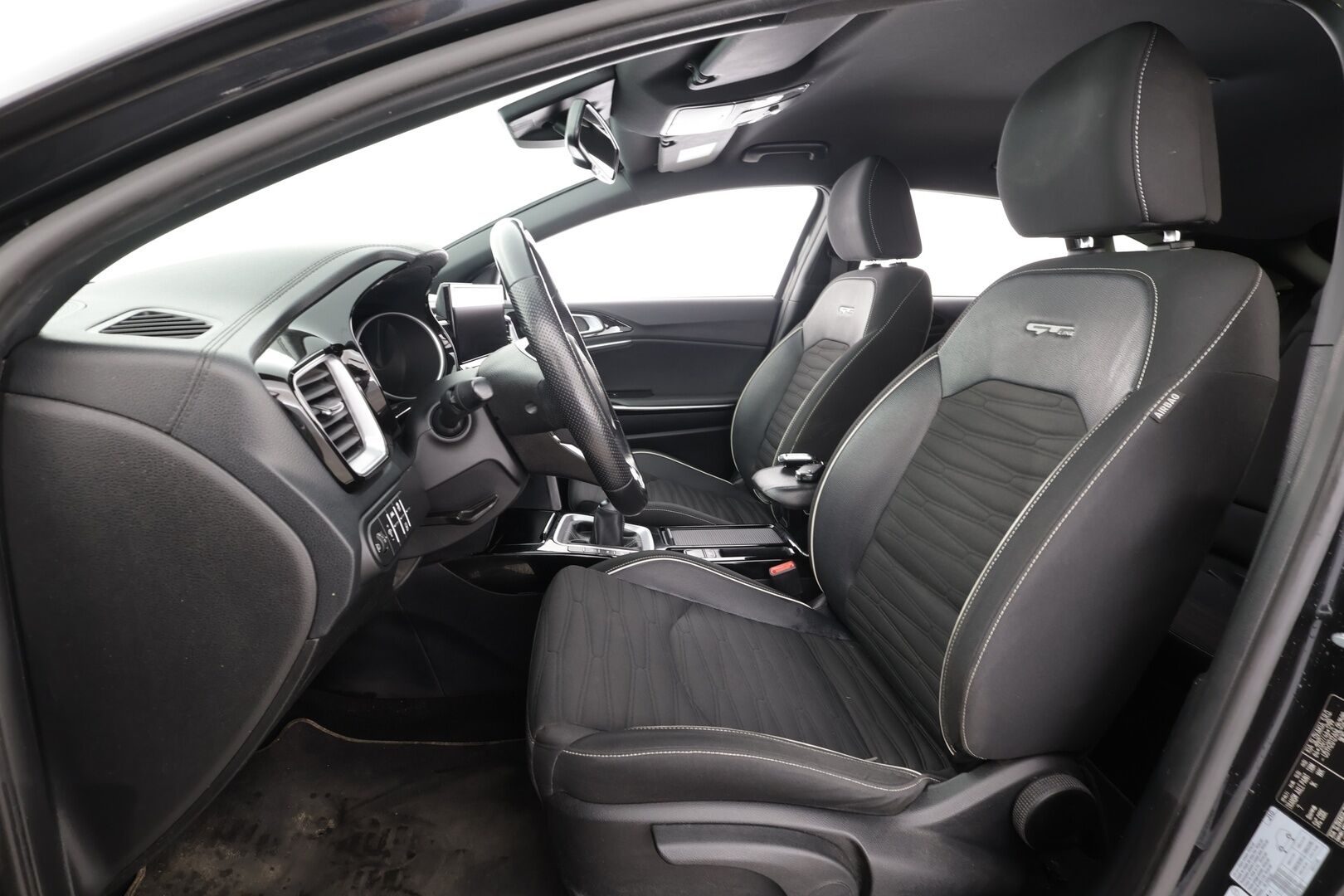 Kia ProCeed 2022 ProCeed 1.0 T-GDi 120hv GT-Line * Vakkari / P.kamera / LED-lisävalo / Lohko / Navi / Puolinahat * - 1.Om Suomi-auto / Kahdet renkaat aluvanteilla / Merkkihuollettu / Juuri katsastettu