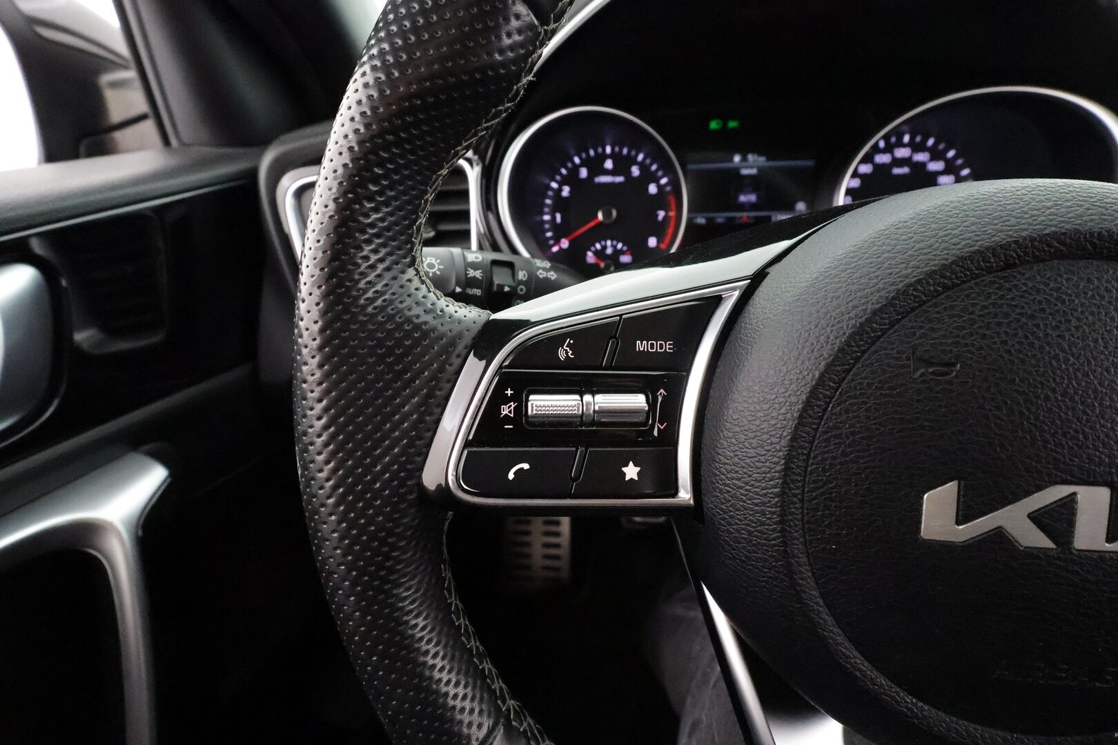 Kia ProCeed 2022 ProCeed 1.0 T-GDi 120hv GT-Line * Vakkari / P.kamera / LED-lisävalo / Lohko / Navi / Puolinahat * - 1.Om Suomi-auto / Kahdet renkaat aluvanteilla / Merkkihuollettu / Juuri katsastettu