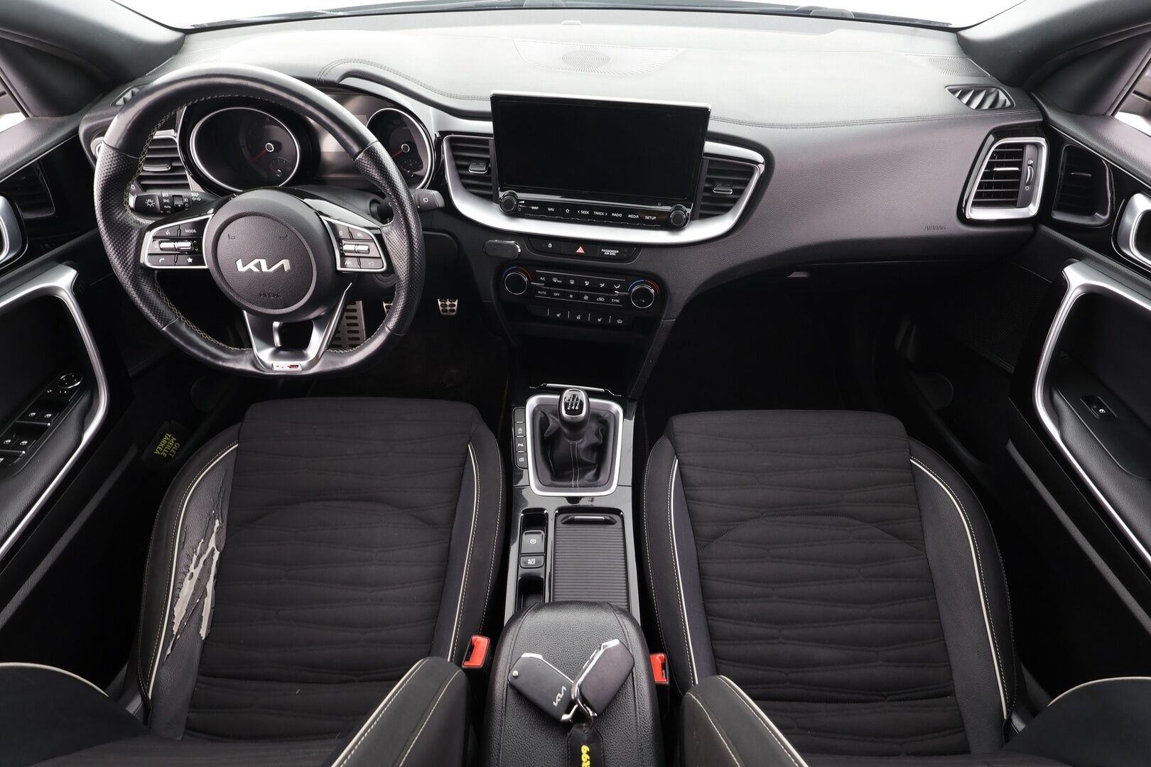 Kia ProCeed 2022 ProCeed 1.0 T-GDi 120hv GT-Line * Vakkari / P.kamera / LED-lisävalo / Lohko / Navi / Puolinahat * - 1.Om Suomi-auto / Kahdet renkaat aluvanteilla / Merkkihuollettu / Juuri katsastettu