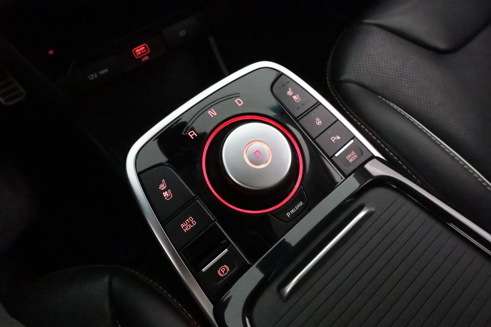 Kia Niro 2022 Business Luxury 64,8 kWh 204 hv **Lämpöpumppu / JBL / Lasikattoluukku / Muistipenkki / Adapt.vakkari / Ilmastoidut penkit** - 1.om Suomi-auto / Akku kuntotarkastettu / Merkkihuollettu / Kahdet renkaat aluvanteilla / KeylessGo / Digimittaristo