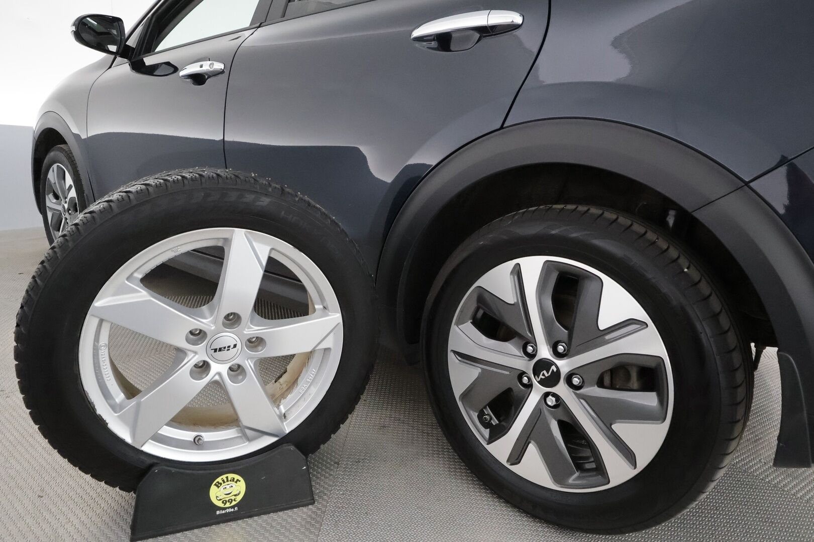 Kia Niro 2022 Business Luxury 64,8 kWh 204 hv **Lämpöpumppu / JBL / Lasikattoluukku / Muistipenkki / Adapt.vakkari / Ilmastoidut penkit** - 1.om Suomi-auto / Akku kuntotarkastettu / Merkkihuollettu / Kahdet renkaat aluvanteilla / KeylessGo / Digimittaristo