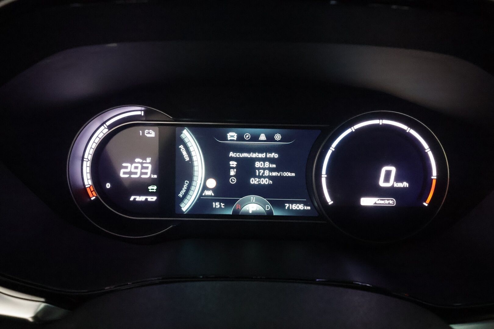 Kia Niro 2022 Business Luxury 64,8 kWh 204 hv **Lämpöpumppu / JBL / Lasikattoluukku / Muistipenkki / Adapt.vakkari / Ilmastoidut penkit** - 1.om Suomi-auto / Akku kuntotarkastettu / Merkkihuollettu / Kahdet renkaat aluvanteilla / KeylessGo / Digimittaristo