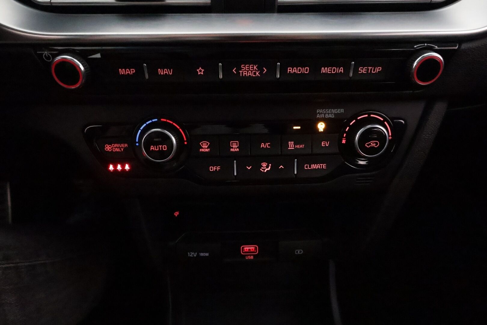 Kia Niro 2022 Business Luxury 64,8 kWh 204 hv **Lämpöpumppu / JBL / Lasikattoluukku / Muistipenkki / Adapt.vakkari / Ilmastoidut penkit** - 1.om Suomi-auto / Akku kuntotarkastettu / Merkkihuollettu / Kahdet renkaat aluvanteilla / KeylessGo / Digimittaristo