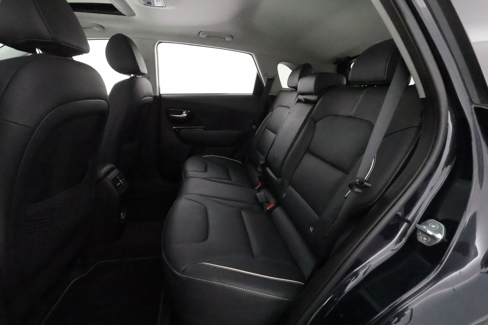 Kia Niro 2022 Business Luxury 64,8 kWh 204 hv **Lämpöpumppu / JBL / Lasikattoluukku / Muistipenkki / Adapt.vakkari / Ilmastoidut penkit** - 1.om Suomi-auto / Akku kuntotarkastettu / Merkkihuollettu / Kahdet renkaat aluvanteilla / KeylessGo / Digimittaristo