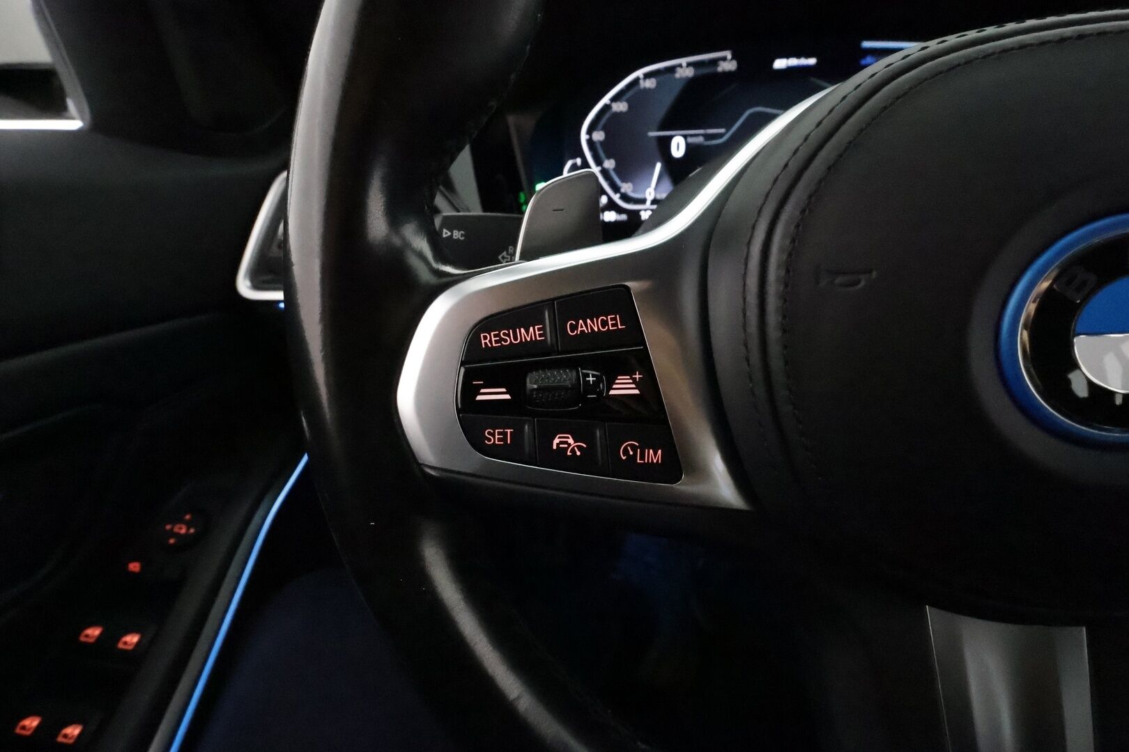 BMW 320 2022 G21 Touring 320e xDrive A Charged Edition M Sport *ACC / Laser / Hifit / P.kamera / Koukku / Navi / Sporttipenkit * - Akku kuntotarkastettu / Suomi-auto / Kahdet renkaat aluvanteilla / Merkkihuollettu - HULLU BLACKWEEK KORKOTARJOUS 2,49%