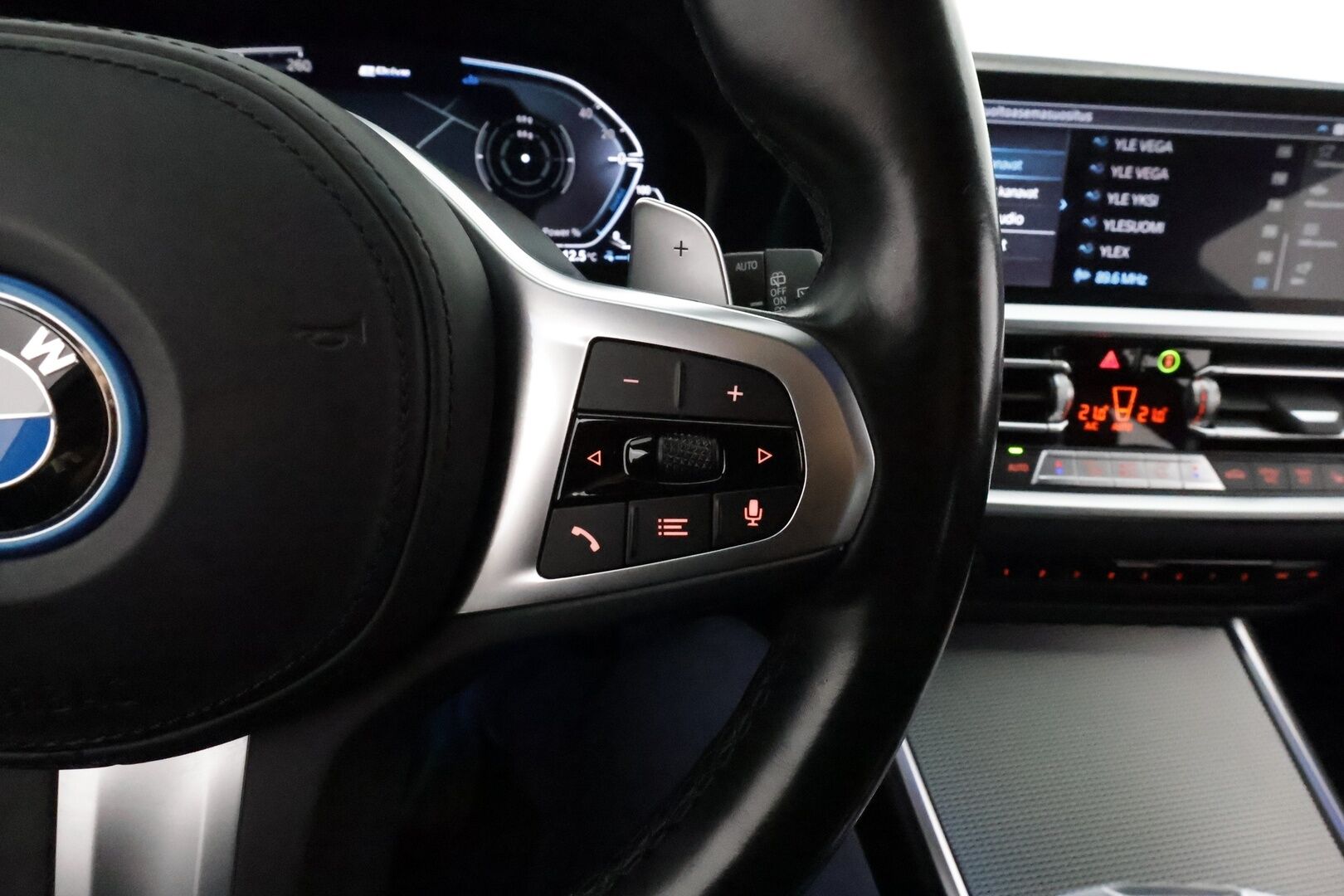 BMW 320 2022 G21 Touring 320e xDrive A Charged Edition M Sport *ACC / Laser / Hifit / P.kamera / Koukku / Navi / Sporttipenkit * - Akku kuntotarkastettu / Suomi-auto / Kahdet renkaat aluvanteilla / Merkkihuollettu - HULLU BLACKWEEK KORKOTARJOUS 2,49%