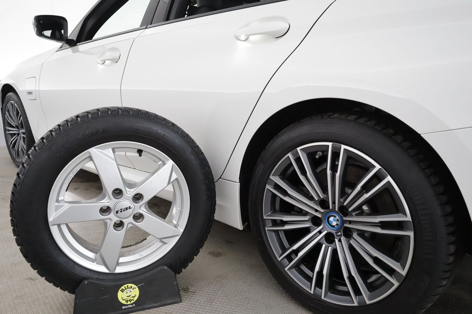 BMW 320 2022 G21 Touring 320e xDrive A Charged Edition M Sport *ACC / Laser / Hifit / P.kamera / Koukku / Navi / Sporttipenkit * - Akku kuntotarkastettu / Suomi-auto / Kahdet renkaat aluvanteilla / Merkkihuollettu - HULLU BLACKWEEK KORKOTARJOUS 2,49%