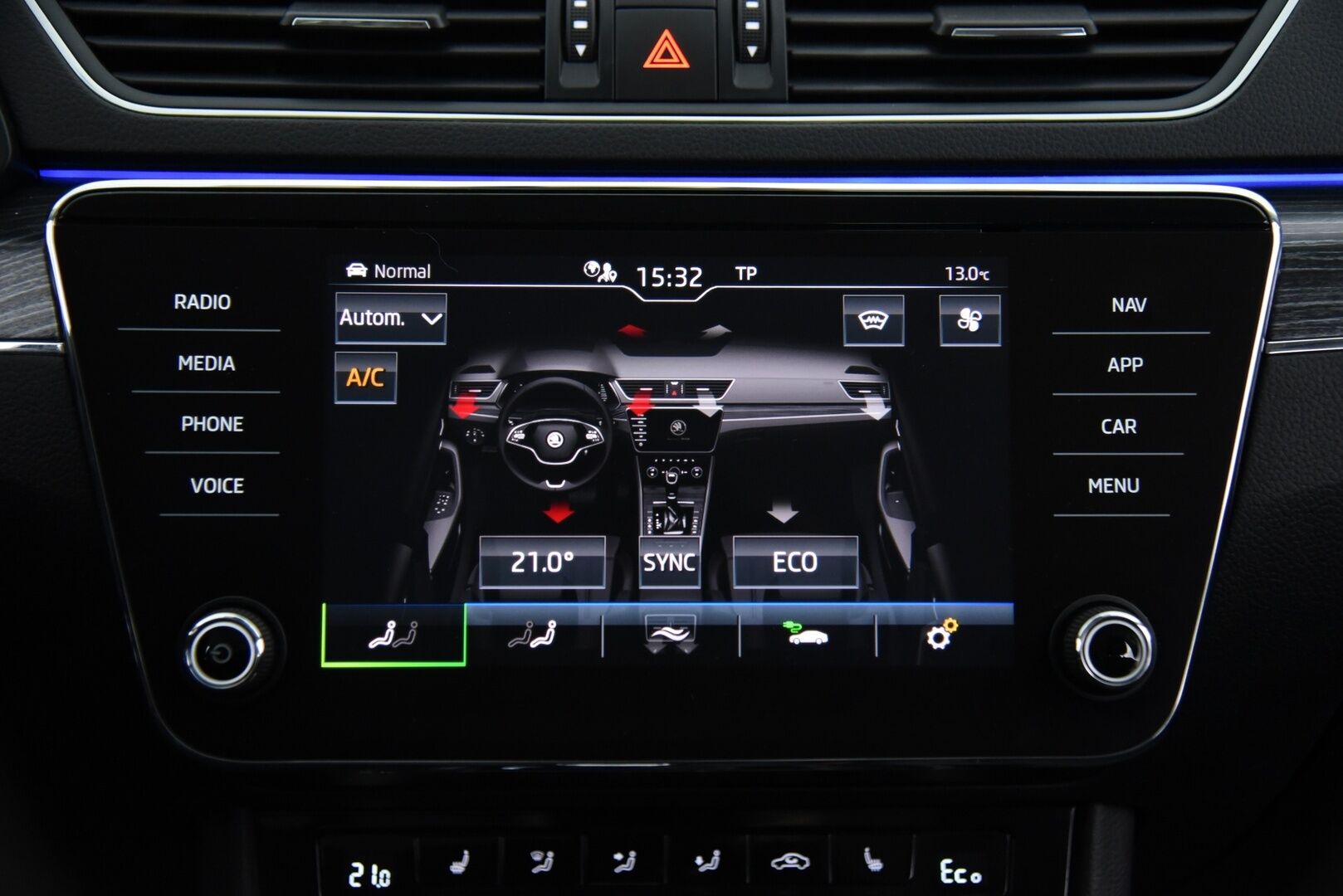 Skoda Superb 2021 1,4 TSI PHEV Style iV DSG Autom. / Matrix-LED / Muistipenkki / Keyless / P-Tutkat / SmartLink / Merkkihuollettu - Juuri huollettu merkkiliikkeessä!