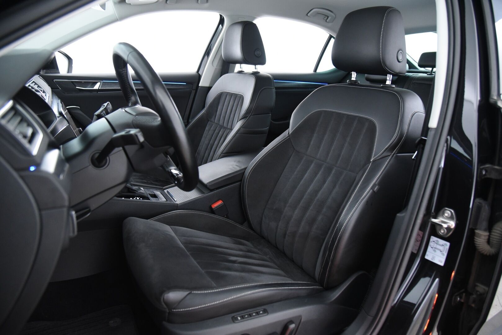 Skoda Superb 2021 1,4 TSI PHEV Style iV DSG Autom. / Matrix-LED / Muistipenkki / Keyless / P-Tutkat / SmartLink / Merkkihuollettu - Juuri huollettu merkkiliikkeessä!