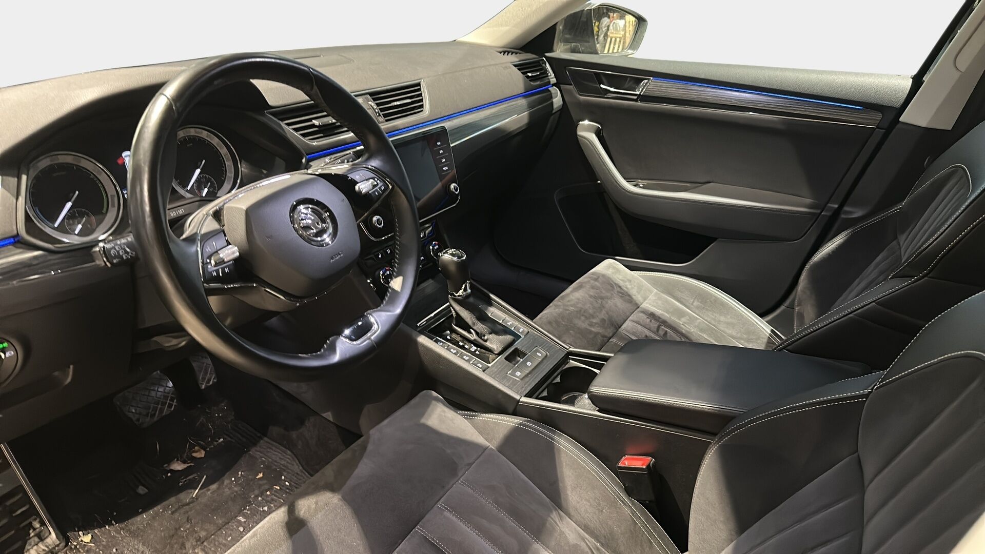 Skoda Superb 2021 1,4 TSI PHEV Style iV DSG Autom. / Matrix-LED / Muistipenkki / Keyless / P-Tutkat / SmartLink / Merkkihuollettu - Juuri huollettu merkkiliikkeessä! - HULLU BLACKWEEK KORKOTARJOUS 2,49%