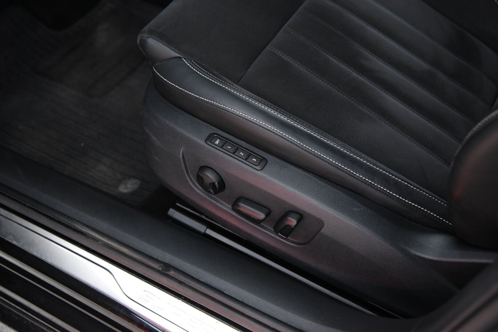 Skoda Superb 2021 1,4 TSI PHEV Style iV DSG Autom. / Matrix-LED / Muistipenkki / Keyless / P-Tutkat / SmartLink / Merkkihuollettu - Juuri huollettu merkkiliikkeessä!