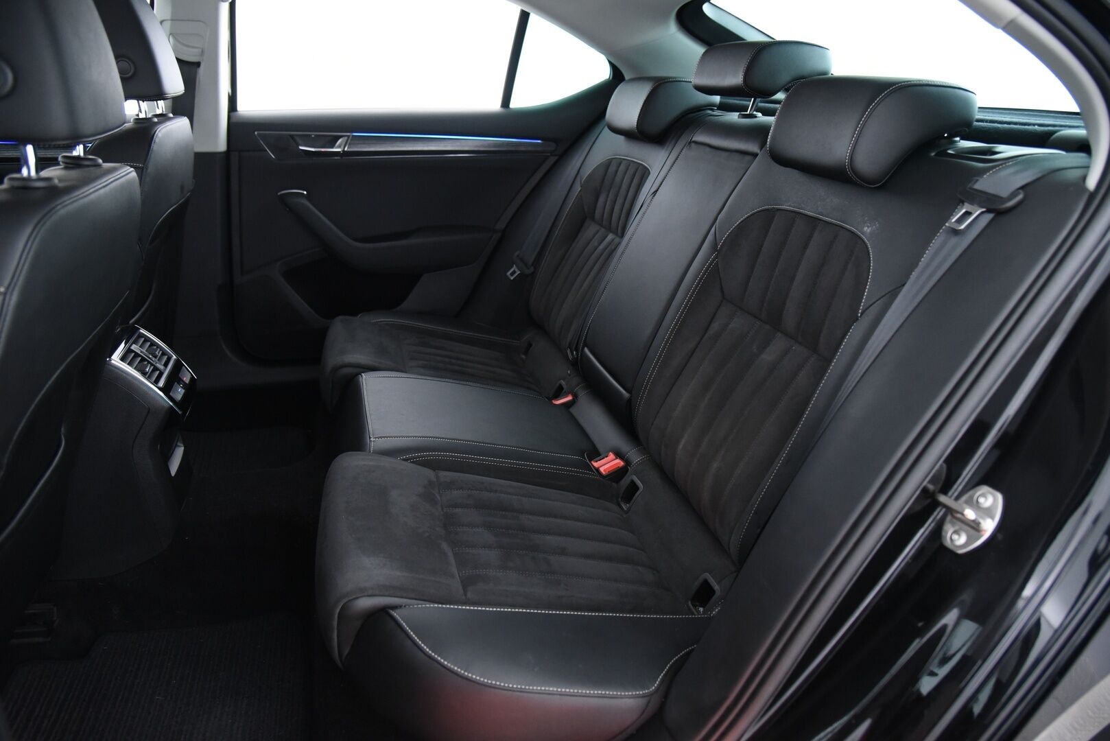 Skoda Superb 2021 1,4 TSI PHEV Style iV DSG Autom. / Matrix-LED / Muistipenkki / Keyless / P-Tutkat / SmartLink / Merkkihuollettu - Juuri huollettu merkkiliikkeessä!