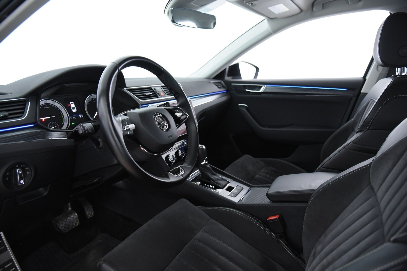 Skoda Superb 2021 1,4 TSI PHEV Style iV DSG Autom. / Matrix-LED / Muistipenkki / Keyless / P-Tutkat / SmartLink / Merkkihuollettu - Juuri huollettu merkkiliikkeessä!