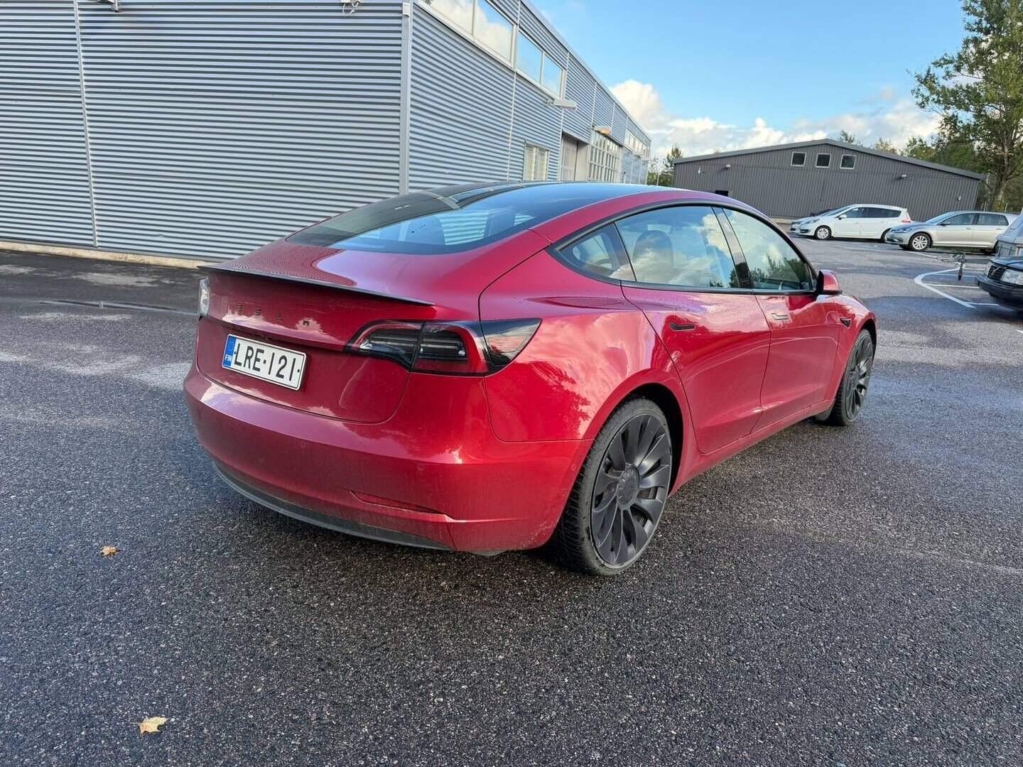 Tesla Model 3 2021 Performance - | ILP | Akuston esilämmitys | ACC | Matrix LED | Lasikatto | Premium Audio | 2x Renkaat ja vanteet