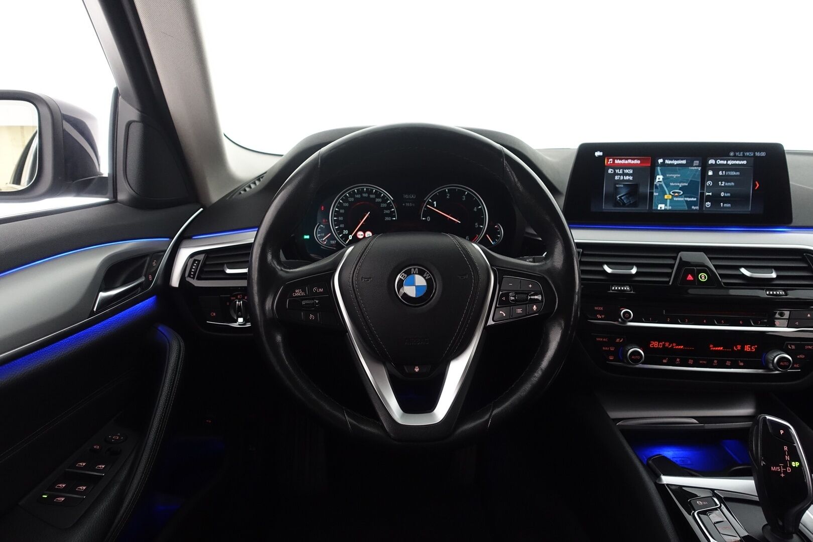 BMW 530 2018 G31 Touring 530d A xDrive Business - | Webasto | HUD | BLIS | Vetokoukku | Vakkari | Prof. Navi | Sähkönahat | HiFi | Adapt.LED | P. Tutkat | 2x Renkaat & Vanteet | - KORKO VAIN 3,99 %