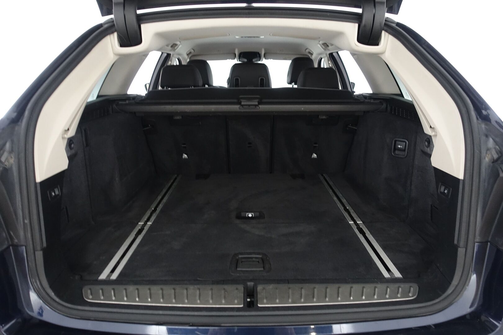 BMW 530 2018 G31 Touring 530d A xDrive Business - | Webasto | HUD | BLIS | Vetokoukku | Vakkari | Prof. Navi | Sähkönahat | HiFi | Adapt.LED | P. Tutkat | 2x Renkaat & Vanteet | - KORKO VAIN 3,99 %