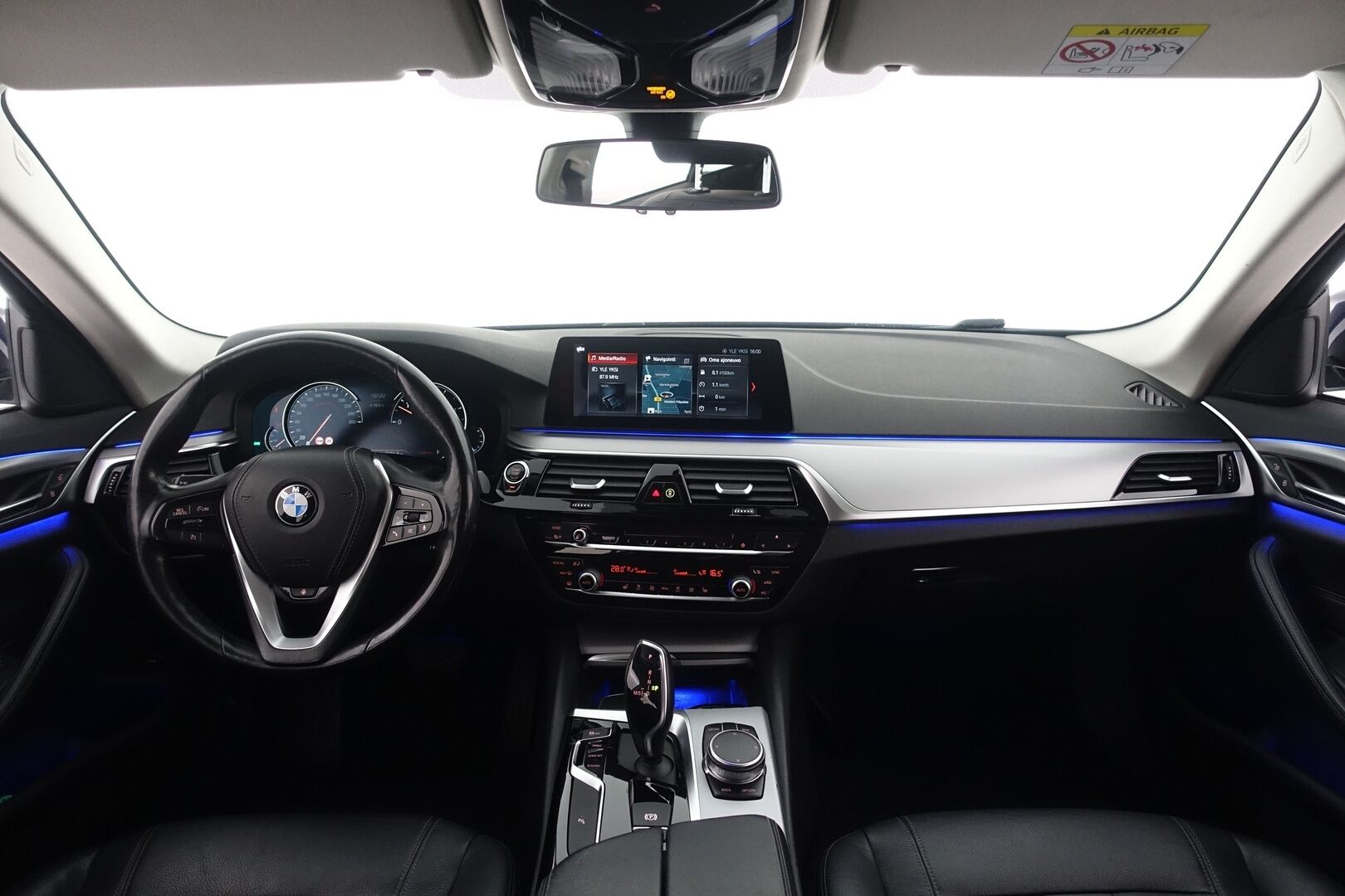 BMW 530 2018 G31 Touring 530d A xDrive Business - | Webasto | HUD | BLIS | Vetokoukku | Vakkari | Prof. Navi | Sähkönahat | HiFi | Adapt.LED | P. Tutkat | 2x Renkaat & Vanteet | - KORKO VAIN 3,99 %