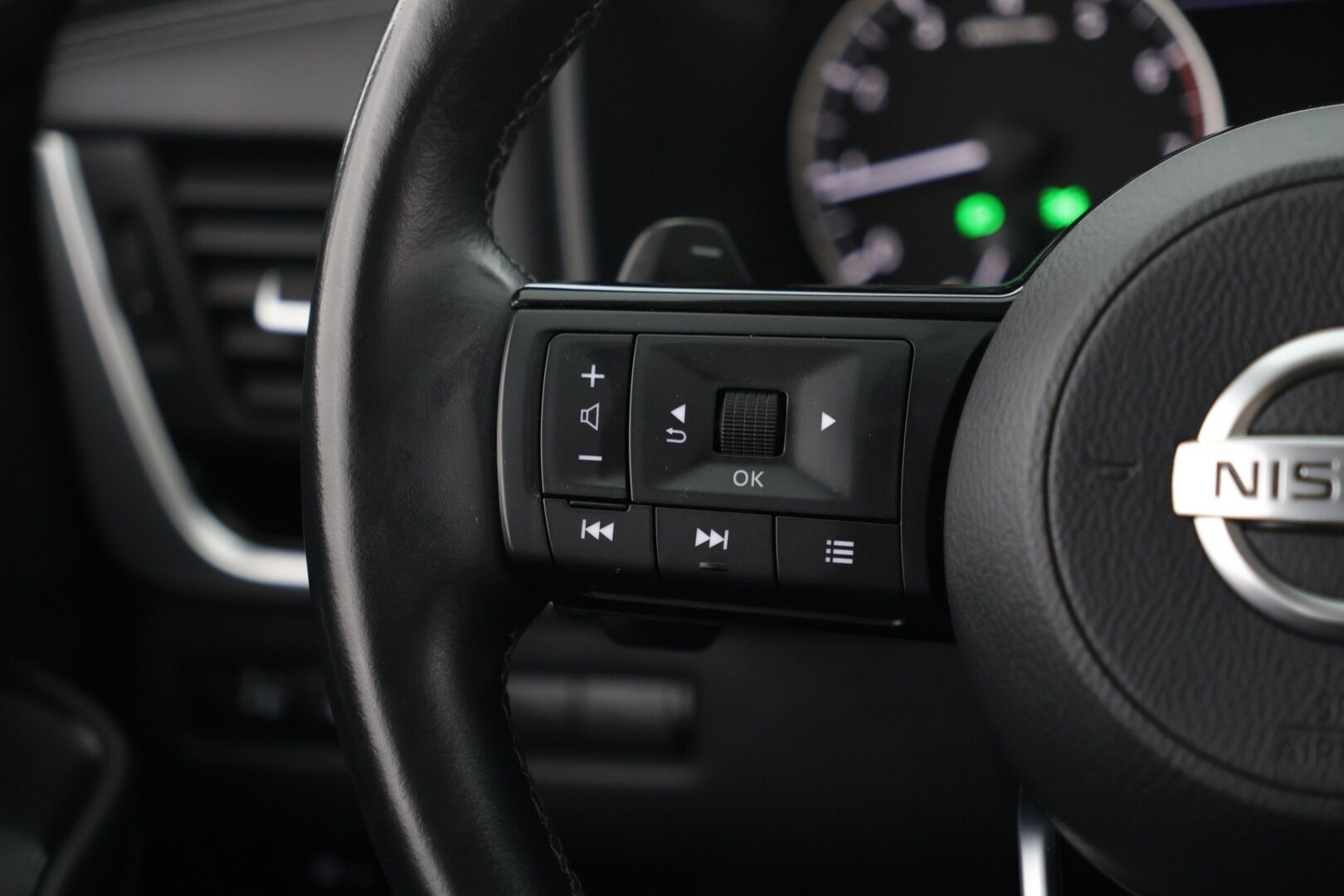 Nissan Qashqai 2022 DIG-T 160 Acenta 2WD DCT / Ratinlämmitys! / Lohko+sisä! / Acc / 2xRenkaat / - Siisti! / Vähän ajettu! / Suomi Auto! 