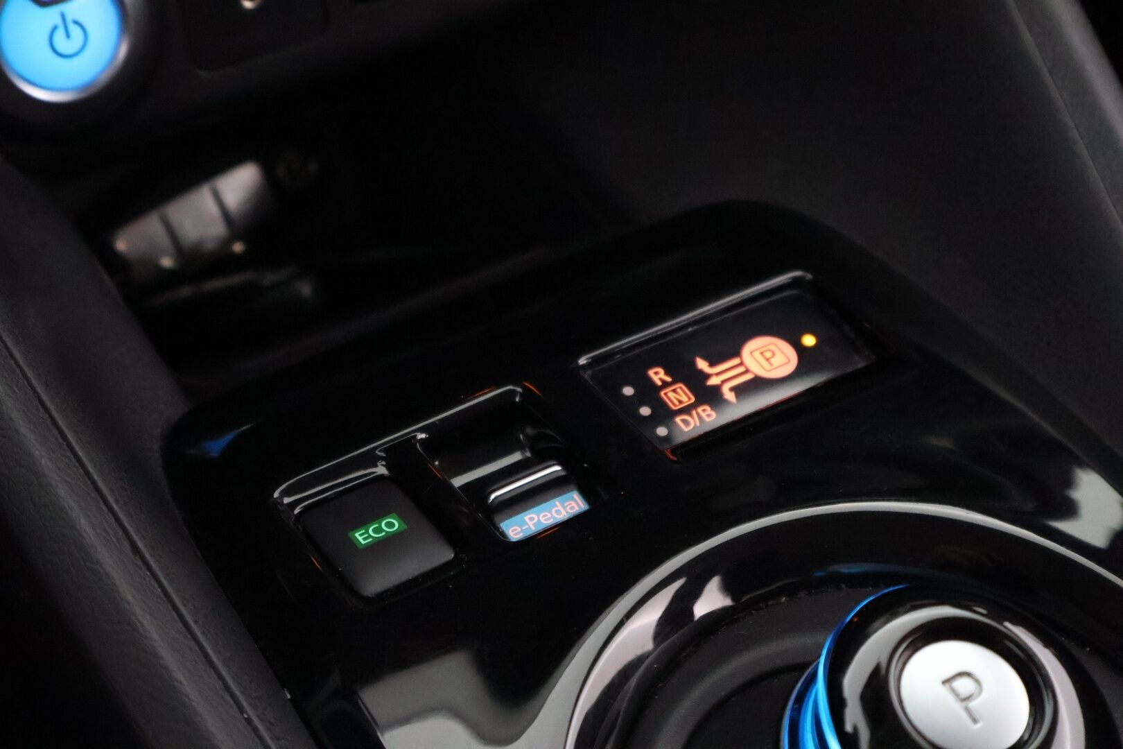 Nissan Leaf 2018 N-Connecta 40 kWh - Lämpöpumppu / Adapt.Vakkari / 360-Kamera / BLIS / Ratinlämmitin / Keyless / Juuri saapunut Tampereelle!