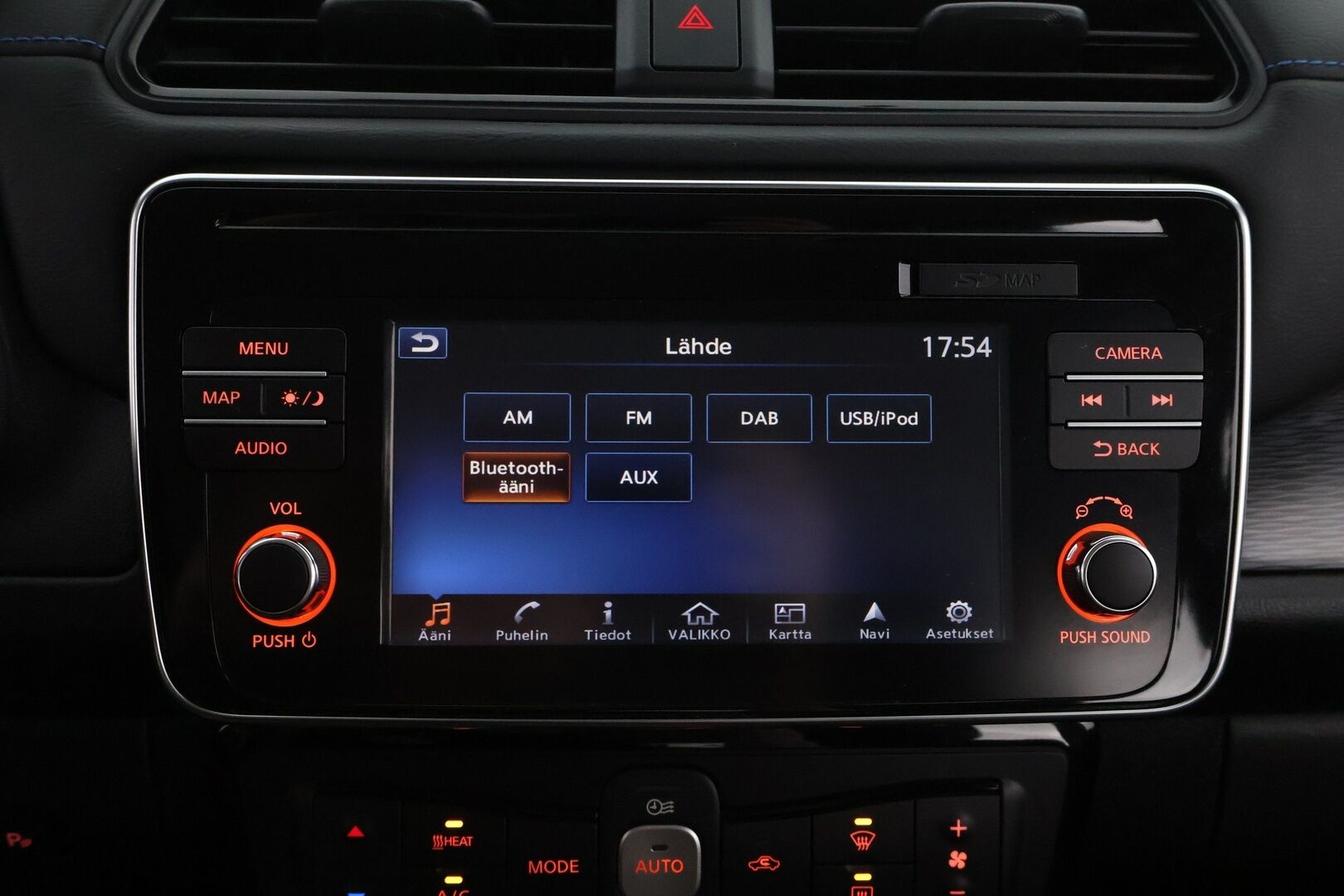 Nissan Leaf 2018 N-Connecta 40 kWh - Lämpöpumppu / Adapt.Vakkari / 360-Kamera / BLIS / Ratinlämmitin / Keyless / Juuri saapunut Tampereelle!