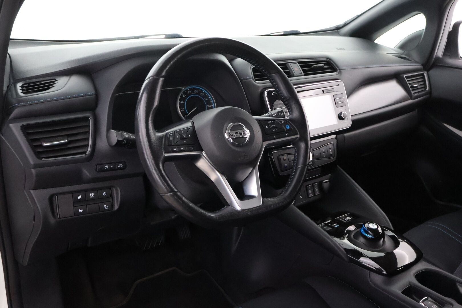 Nissan Leaf 2018 N-Connecta 40 kWh - Lämpöpumppu / Adapt.Vakkari / 360-Kamera / BLIS / Ratinlämmitin / Keyless / Juuri saapunut Tampereelle!