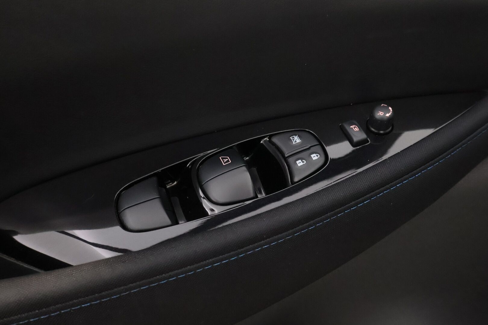 Nissan Leaf 2018 N-Connecta 40 kWh - Lämpöpumppu / Adapt.Vakkari / 360-Kamera / BLIS / Ratinlämmitin / Keyless / Juuri saapunut Tampereelle!