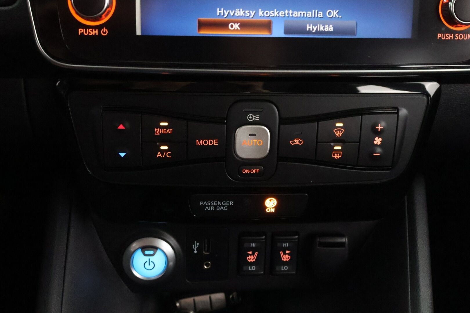 Nissan Leaf 2018 N-Connecta 40 kWh - Lämpöpumppu / Adapt.Vakkari / 360-Kamera / BLIS / Ratinlämmitin / Keyless / Juuri saapunut Tampereelle!